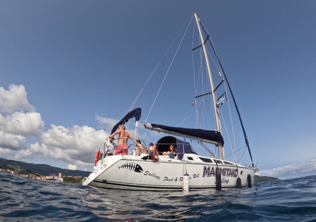 Barco con familia